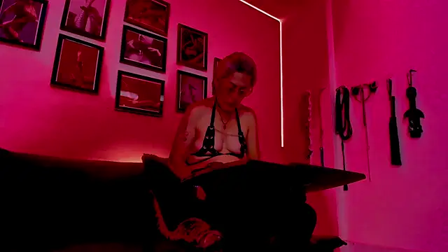 Snapshot of MistressNyx_cg chatting on 11/05/25, 03:12 MistressNyx cg online show from 11/05/25, 03:12