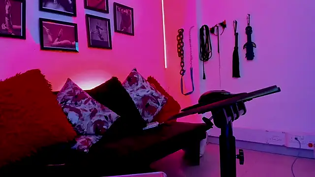 Snapshot of MistressNyx_cg chatting on 11/07/25, 03:12 MistressNyx cg online show from 11/07/25, 03:12