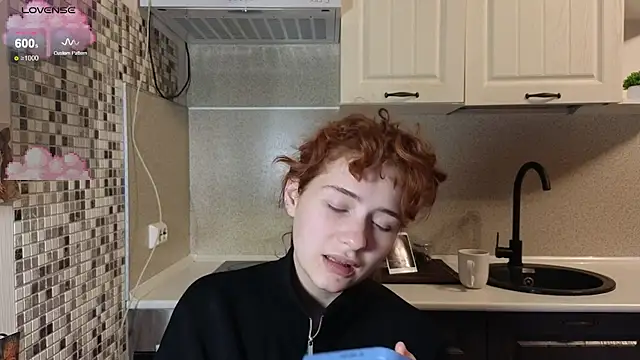 Snapshot of jelly_cherry chatting on 10/16/25, 08:32 jelly cherry online show from 10/16/25, 08:32