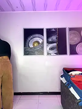 ElisaPeters online show from 10/14/25, 04:35