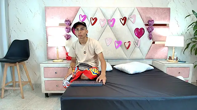 Snapshot of Zoelucas chatting on 09/23/25, 07:06 Zoelucas online show from 09/23/25, 07:06