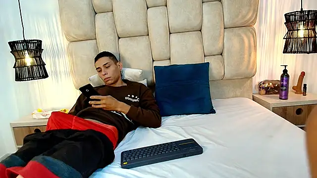 Snapshot of Zoelucas chatting on 12/02/25, 11:48 Zoelucas online show from 12/02/25, 11:48