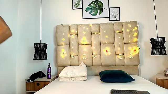 Snapshot of Zoelucas chatting on 12/05/25, 12:03 Zoelucas online show from 12/05/25, 12:03