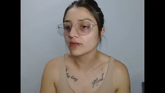 Snapshot of Coralinne__ chatting on 05/30/26, 01:03 Coralinne online show from 05/30/26, 01:03
