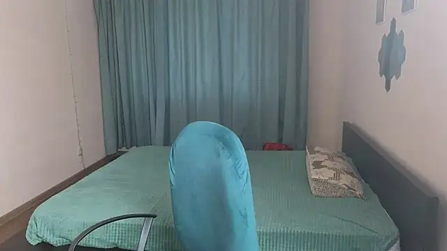 Laura Gol online show from 10/13/25, 01:22