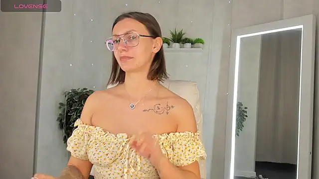 Elina Gravess online show from 09/08/25, 11:59