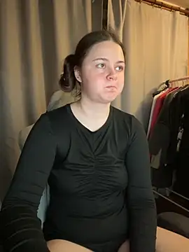 Snapshot of Cuty_Kitty chatting on 10/14/25, 11:27 Cuty Kitty online show from 10/14/25, 11:27