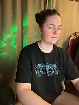 Snapshot of Cuty_Kitty chatting on 10/31/25, 08:32 Cuty Kitty online show from 10/31/25, 08:32