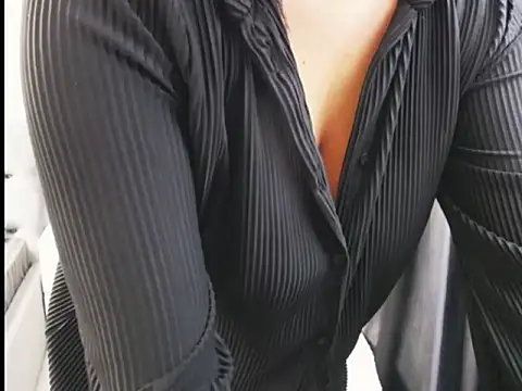 Snapshot of Casiana_ chatting on 11/11/25, 10:10 Casiana online show from 11/11/25, 10:10