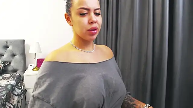 Snapshot of Casiana_ chatting on 11/20/25, 07:24 Casiana online show from 11/20/25, 07:24