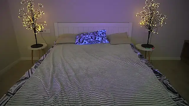 IvyLaurent online show from 10/13/25, 01:11