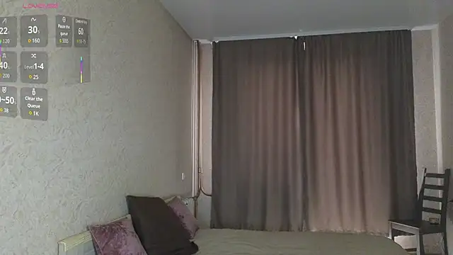 Snapshot of Vi_Luxy chatting on 07/25/26, 04:43 Vi Luxy online show from 07/25/26, 04:43