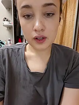 Snapshot of DianaVi chatting on 11/04/25, 08:52 DianaVi online show from 11/04/25, 08:52