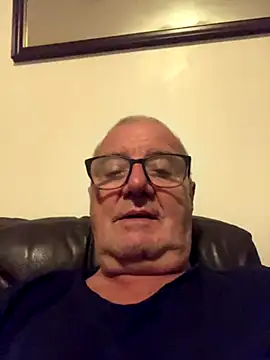 Snapshot of mke1874 chatting on 10/04/25, 08:18 mke1874 online show from 10/04/25, 08:18