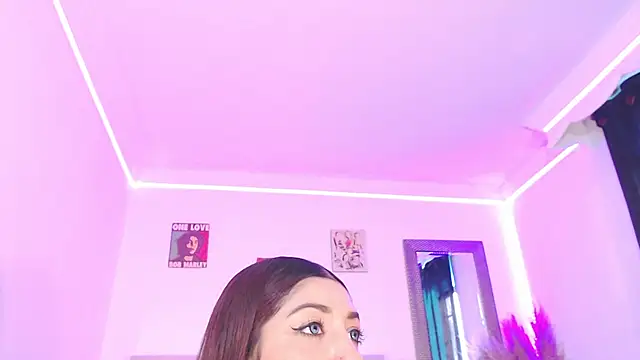 Snapshot of Anna_belly chatting on 10/28/25, 03:04 Anna belly online show from 10/28/25, 03:04