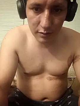 Snapshot of Zetaloco26 chatting on 10/05/25, 02:43 Zetaloco26 online show from 10/05/25, 02:43