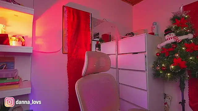 Dannaa Lovs online show from 11/24/25, 05:45