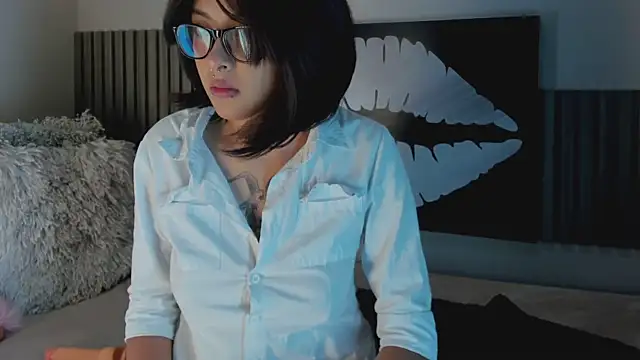 Snapshot of Blue_Sixx chatting on 10/04/25, 10:41 Blue Sixx online show from 10/04/25, 10:41