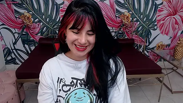 Nina harper  online show from 09/18/25, 08:00