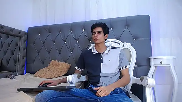 Sebalexis7 online show from 10/18/25, 02:36