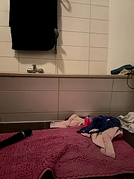 Snapshot of SweetTeenGirl chatting on 10/31/25, 09:16 SweetTeenGirl online show from 10/31/25, 09:16