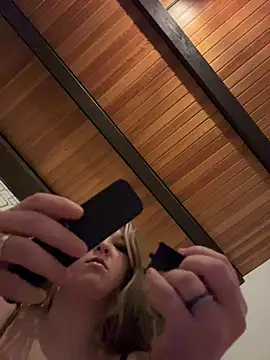 Snapshot of SweetTeenGirl chatting on 11/06/25, 06:42 SweetTeenGirl online show from 11/06/25, 06:42