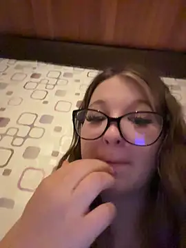 Snapshot of SweetTeenGirl chatting on 11/11/25, 08:42 SweetTeenGirl online show from 11/11/25, 08:42