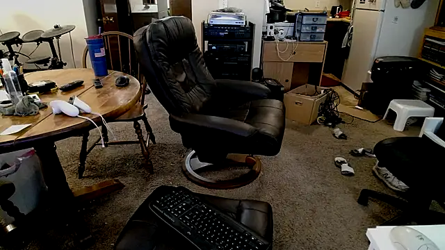 Snapshot of havethickcock chatting on 10/18/25, 03:42 havethickcock online show from 10/18/25, 03:42