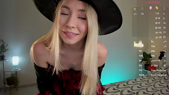 DanaCandy online show from 10/31/25, 08:32