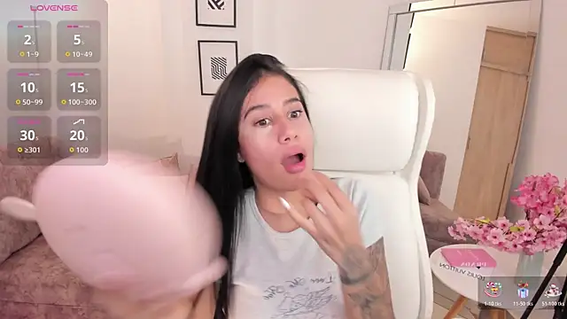 Snapshot of miranda_crawfor chatting on 10/28/25, 12:09 miranda crawfor online show from 10/28/25, 12:09