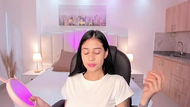 Snapshot of miranda_crawfor chatting on 10/31/25, 12:39 miranda crawfor online show from 10/31/25, 12:39