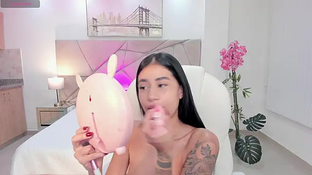 Snapshot of miranda_crawfor chatting on 11/24/25, 01:11 miranda crawfor online show from 11/24/25, 01:11