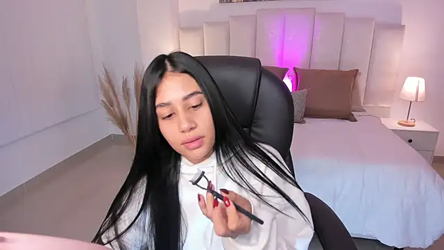 Snapshot of miranda_crawfor chatting on 11/25/25, 12:16 miranda crawfor online show from 11/25/25, 12:16