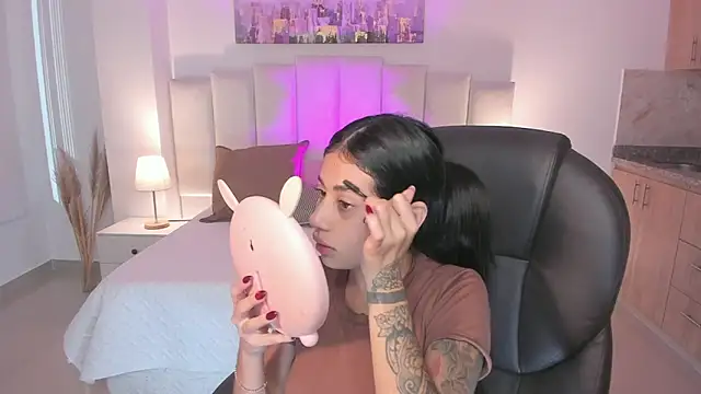 Snapshot of miranda_crawfor chatting on 12/02/25, 11:48 miranda crawfor online show from 12/02/25, 11:48