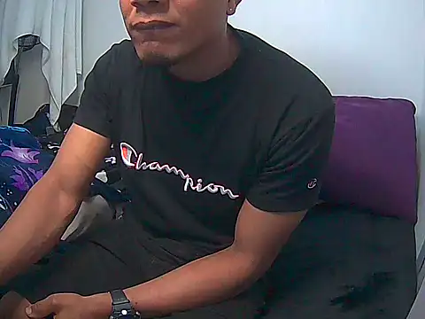Snapshot of Sambo23 chatting on 09/19/25, 10:32 Sambo23 online show from 09/19/25, 10:32