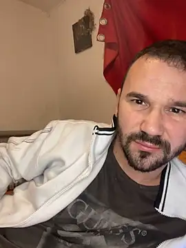 Snapshot of Ionut899@xh chatting on 11/03/25, 01:40 Ionut899xh online show from 11/03/25, 01:40