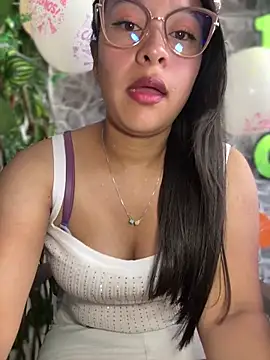 Liulee2 online show from 10/24/25, 02:57