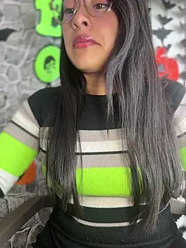 Liulee2 online show from 10/28/25, 03:36