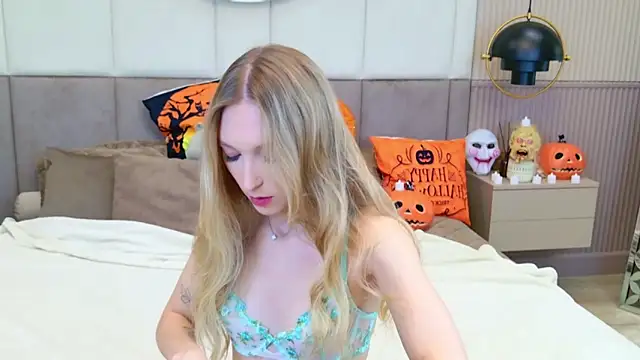 KellyBradford online show from 10/25/25, 05:48