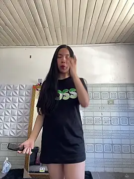 Snapshot of ashleyy20 chatting on 10/14/25, 01:23 ashleyy20 online show from 10/14/25, 01:23