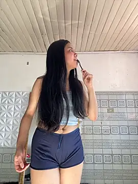 Snapshot of ashleyy20 chatting on 10/15/25, 06:41 ashleyy20 online show from 10/15/25, 06:41