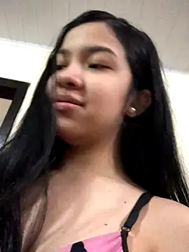 Snapshot of ashleyy20 chatting on 11/03/25, 10:21 ashleyy20 online show from 11/03/25, 10:21