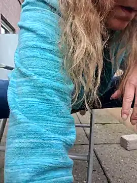 Snapshot of HotWifeLyn68 chatting on 11/04/25, 12:26 HotWifeLyn68 online show from 11/04/25, 12:26