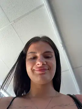 Snapshot of MiraReach chatting on 04/15/26, 01:56 MiraReach online show from 04/15/26, 01:56