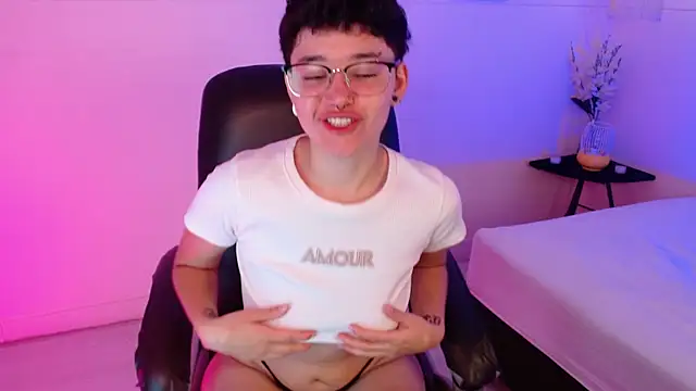 Snapshot of jeroharper chatting on 11/23/25, 03:12 jeroharper online show from 11/23/25, 03:12