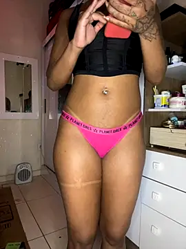 Snapshot of DiamanteNegro- chatting on 10/26/25, 11:53 DiamanteNegro- online show from 10/26/25, 11:53