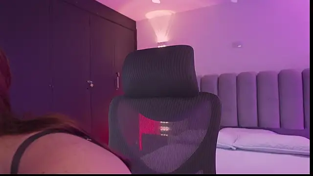 Snapshot of AlliceLover chatting on 11/26/25, 12:17 AlliceLover online show from 11/26/25, 12:17