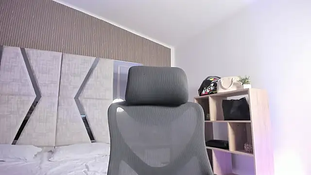 Snapshot of AlliceLover chatting on 12/14/25, 11:59 AlliceLover online show from 12/14/25, 11:59