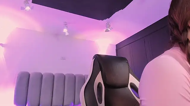 Snapshot of AlliceLover chatting on 12/15/25, 11:36 AlliceLover online show from 12/15/25, 11:36