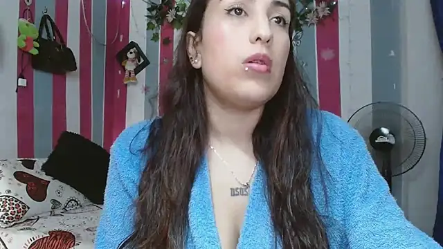 Snapshot of karo_lovely chatting on 10/21/25, 06:08 karo lovely online show from 10/21/25, 06:08